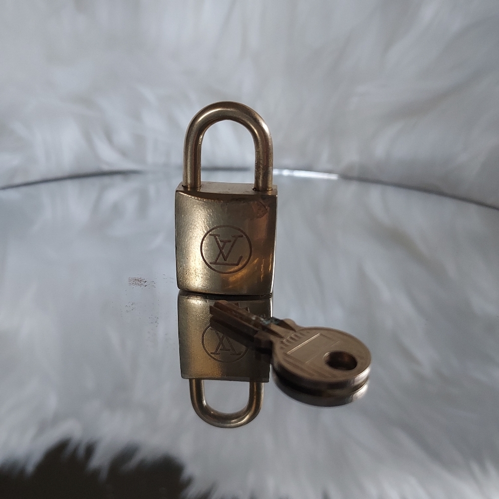 Authentic Louis Vuitton 200 series Lock & Key
